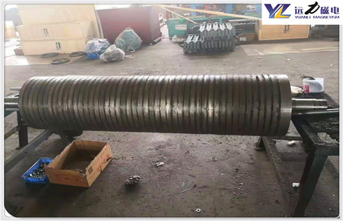 錳礦磁選機(jī)，錳礦磁選機(jī)怎么才能達(dá)到磁力水平效果？_價(jià)格_錳礦磁選機(jī)怎么才能達(dá)到磁力水平效果？皮帶型號(hào)_工作原理