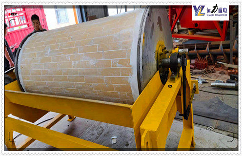 滾筒磁選機，濰坊滾筒磁選機必須對現(xiàn)實生活加以提煉總結(jié)！廠家_鐵礦磁選機在鐵粉選別中起什么作用？磁場一般為多少_磁塊如何排列 