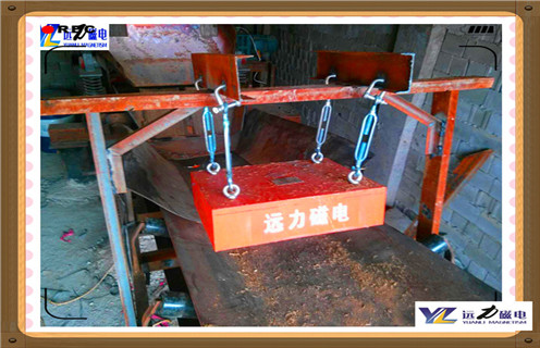 永磁除鐵器，云南懸掛式永磁除鐵器廠參數(shù)_內(nèi)部磁塊安裝方法_云南懸掛式永磁除鐵器廠型號(hào)價(jià)格 